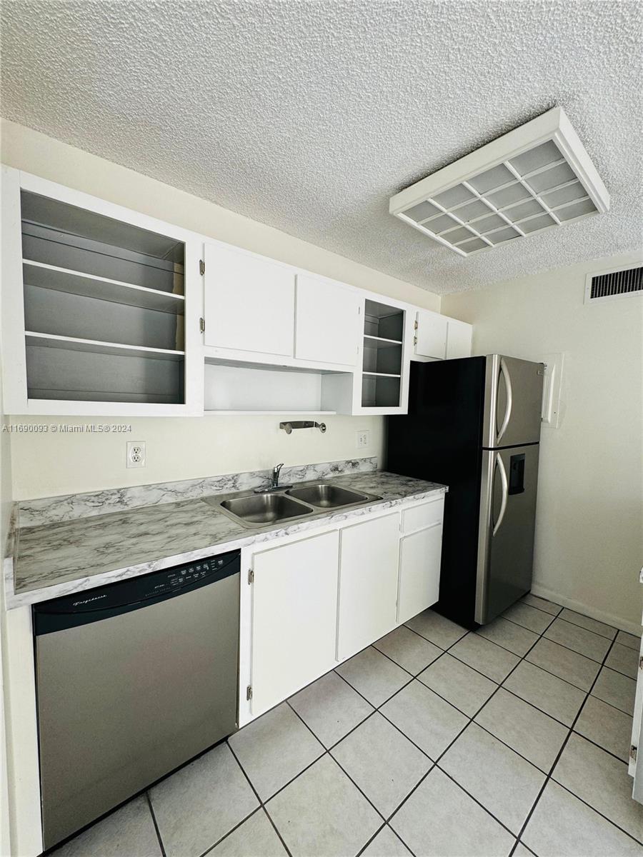 635 Executive Center Dr # M101