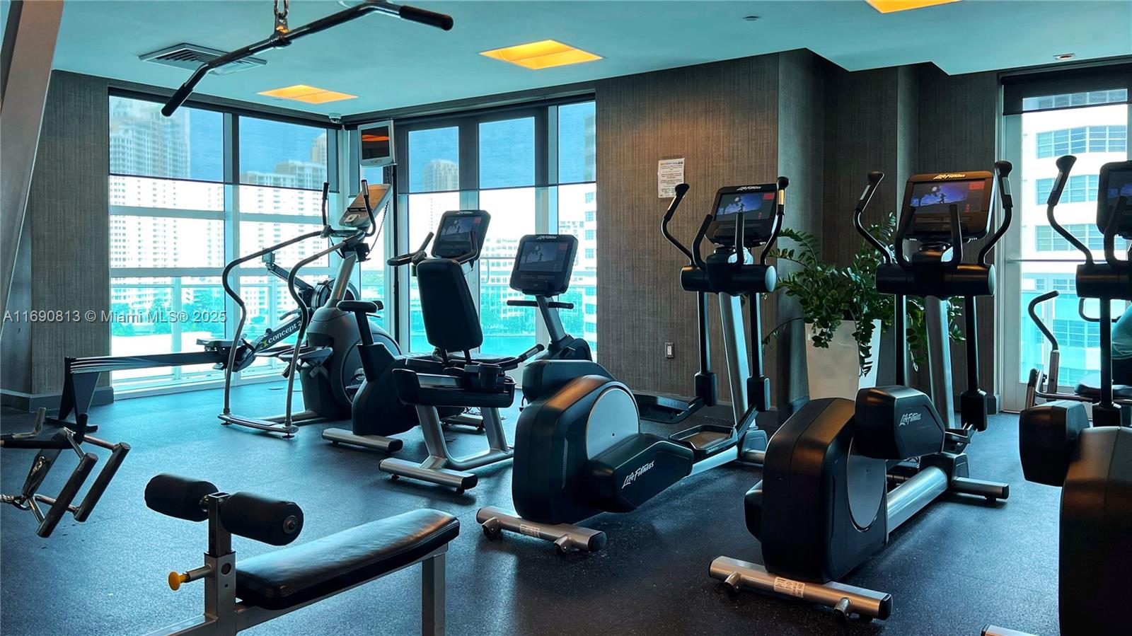 950 Brickell Bay Dr # 2009