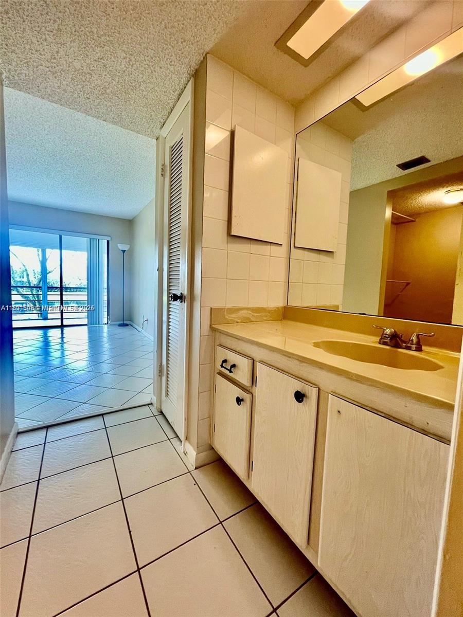 2322 S Cypress Bend Dr # 209