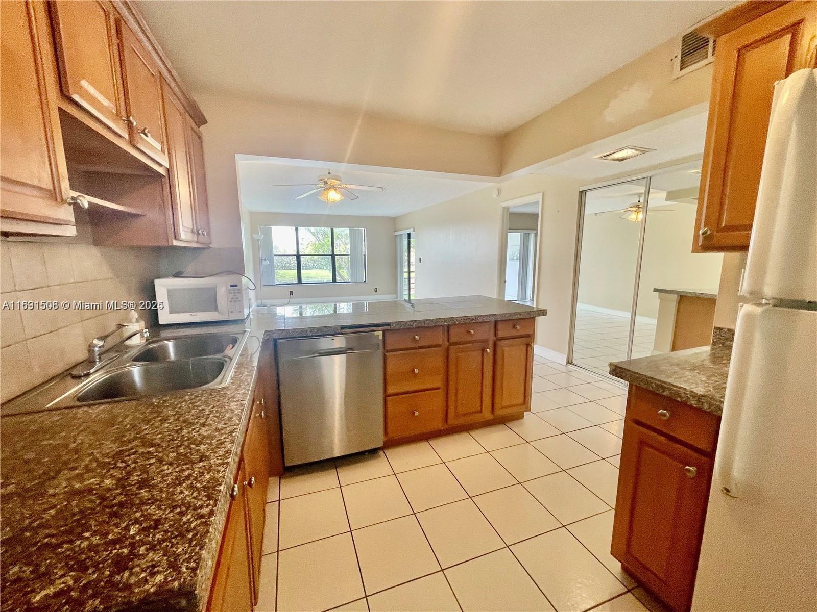 2322 S Cypress Bend Dr # 209