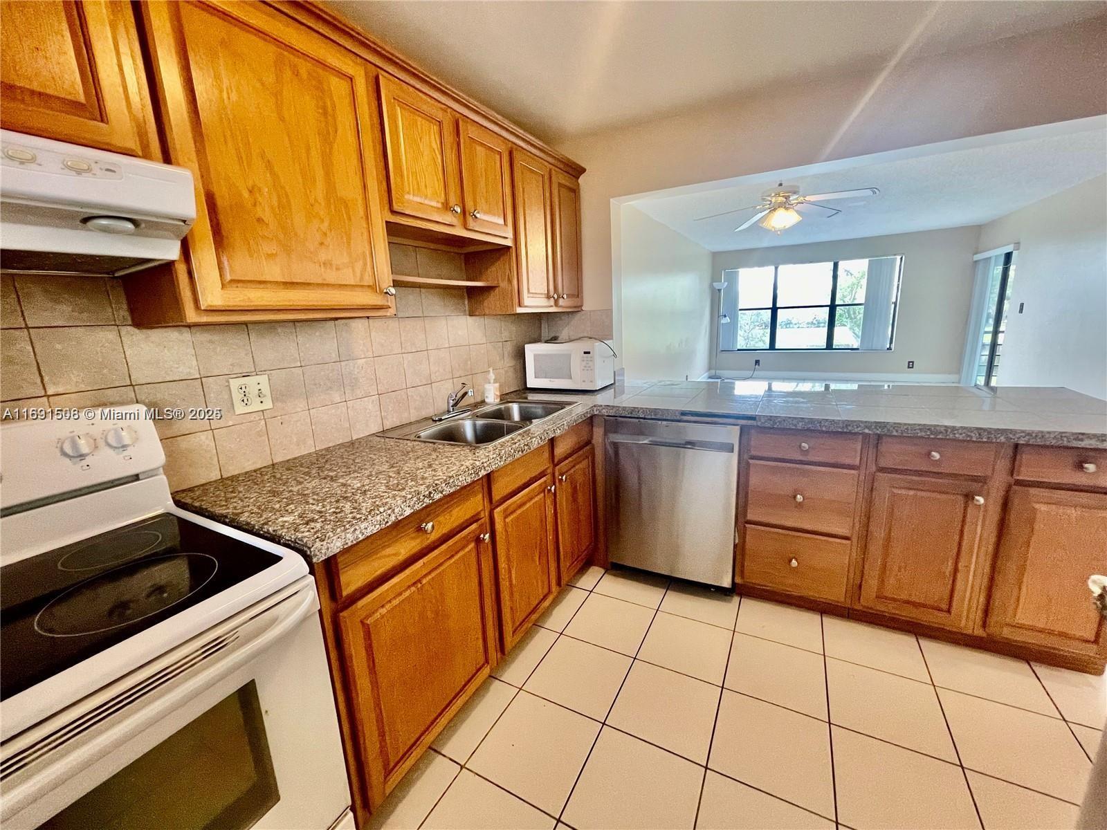 2322 S Cypress Bend Dr # 209