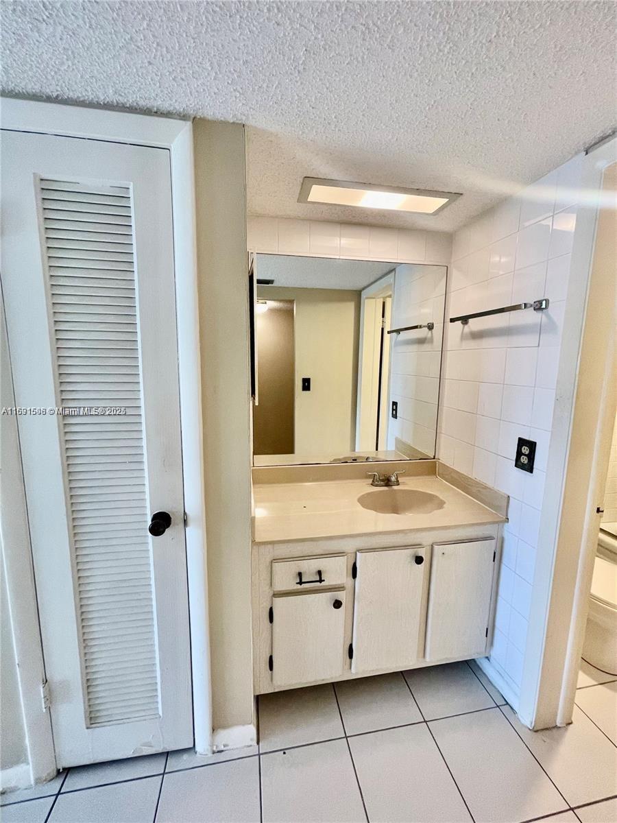 2322 S Cypress Bend Dr # 209