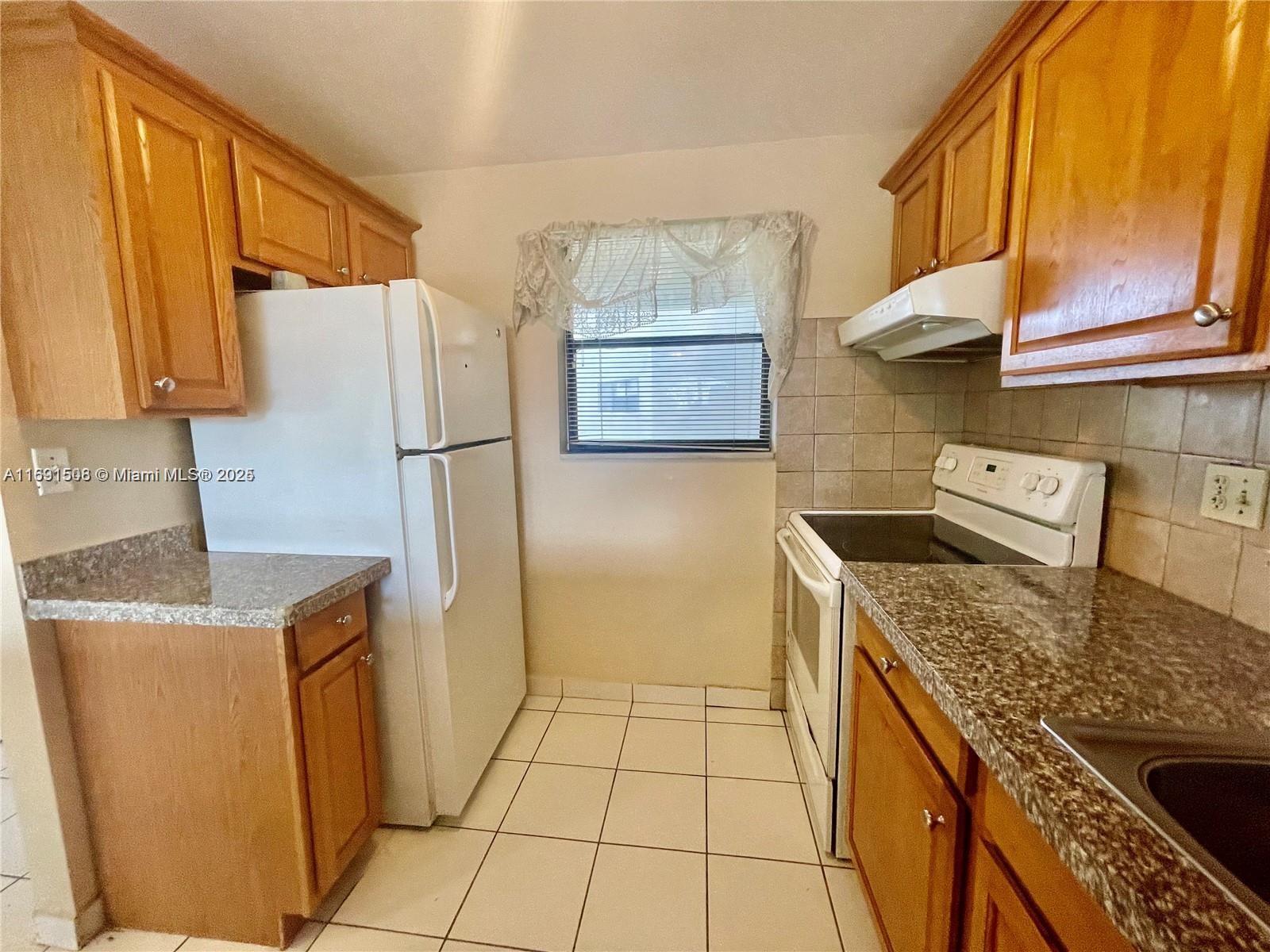 2322 S Cypress Bend Dr # 209
