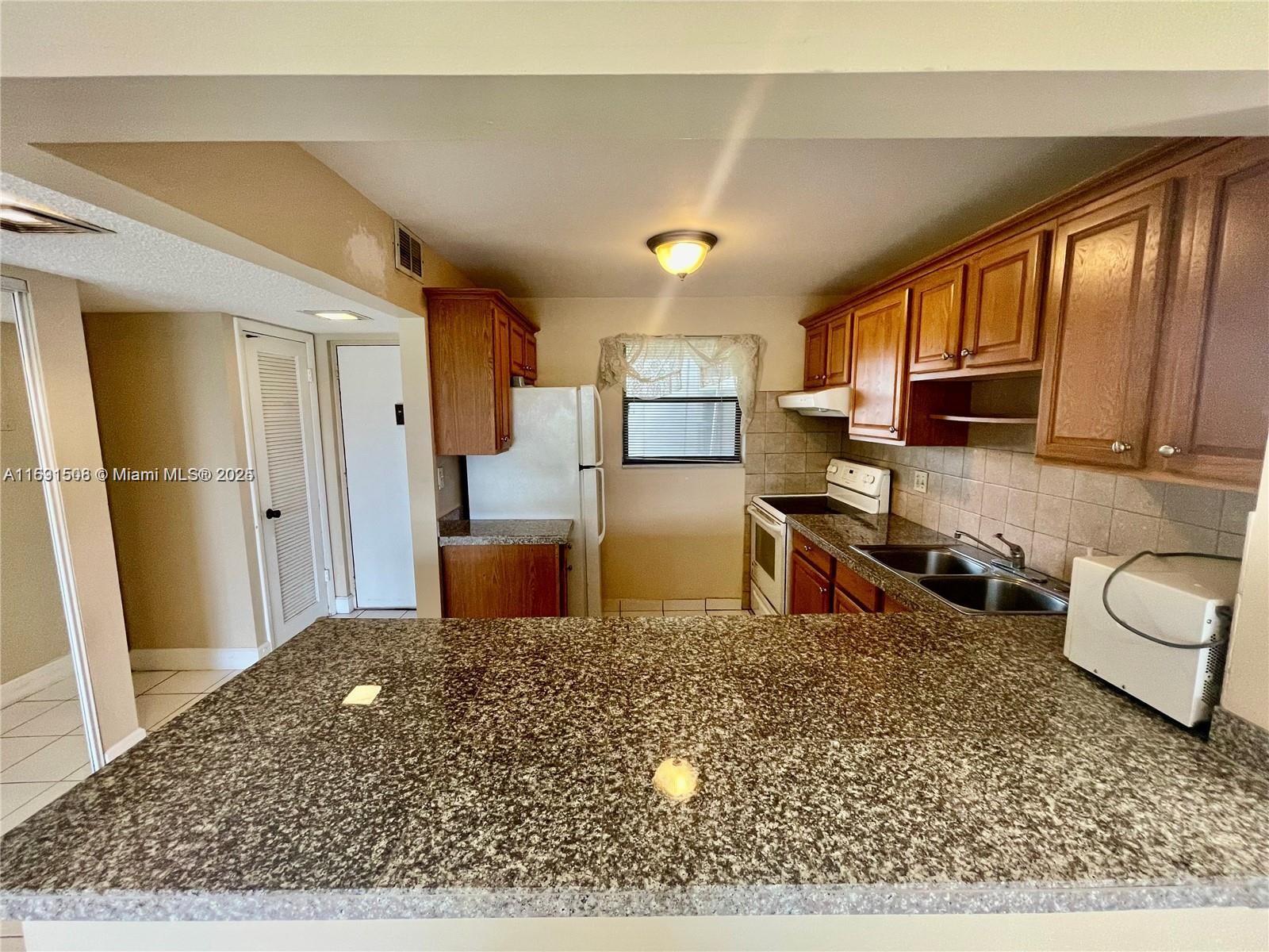 2322 S Cypress Bend Dr # 209