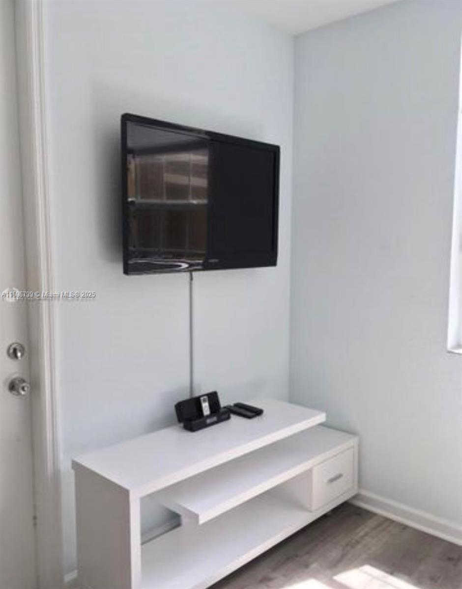 1690 NE 33rd Ave # 6 Unit: 104-6