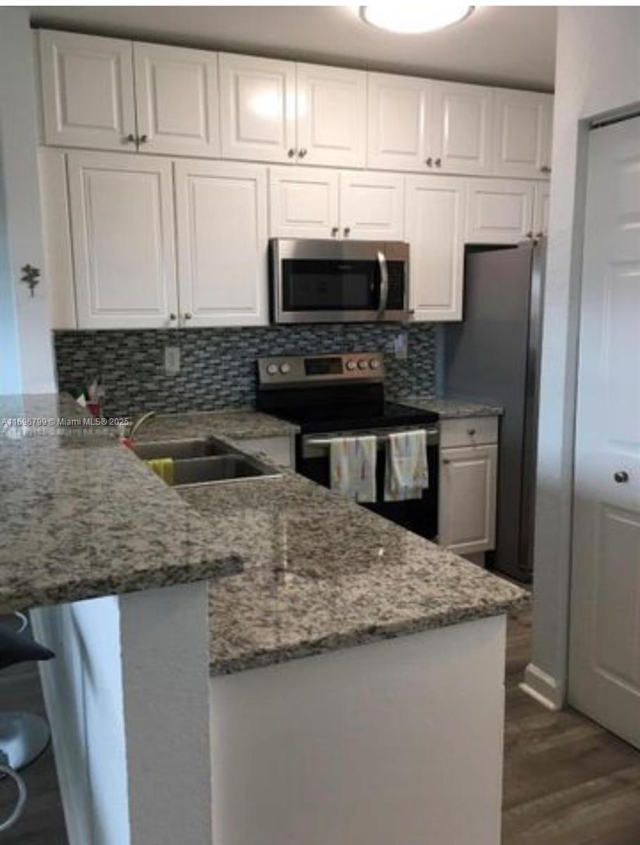 1690 NE 33rd Ave # 6 Unit: 104-6