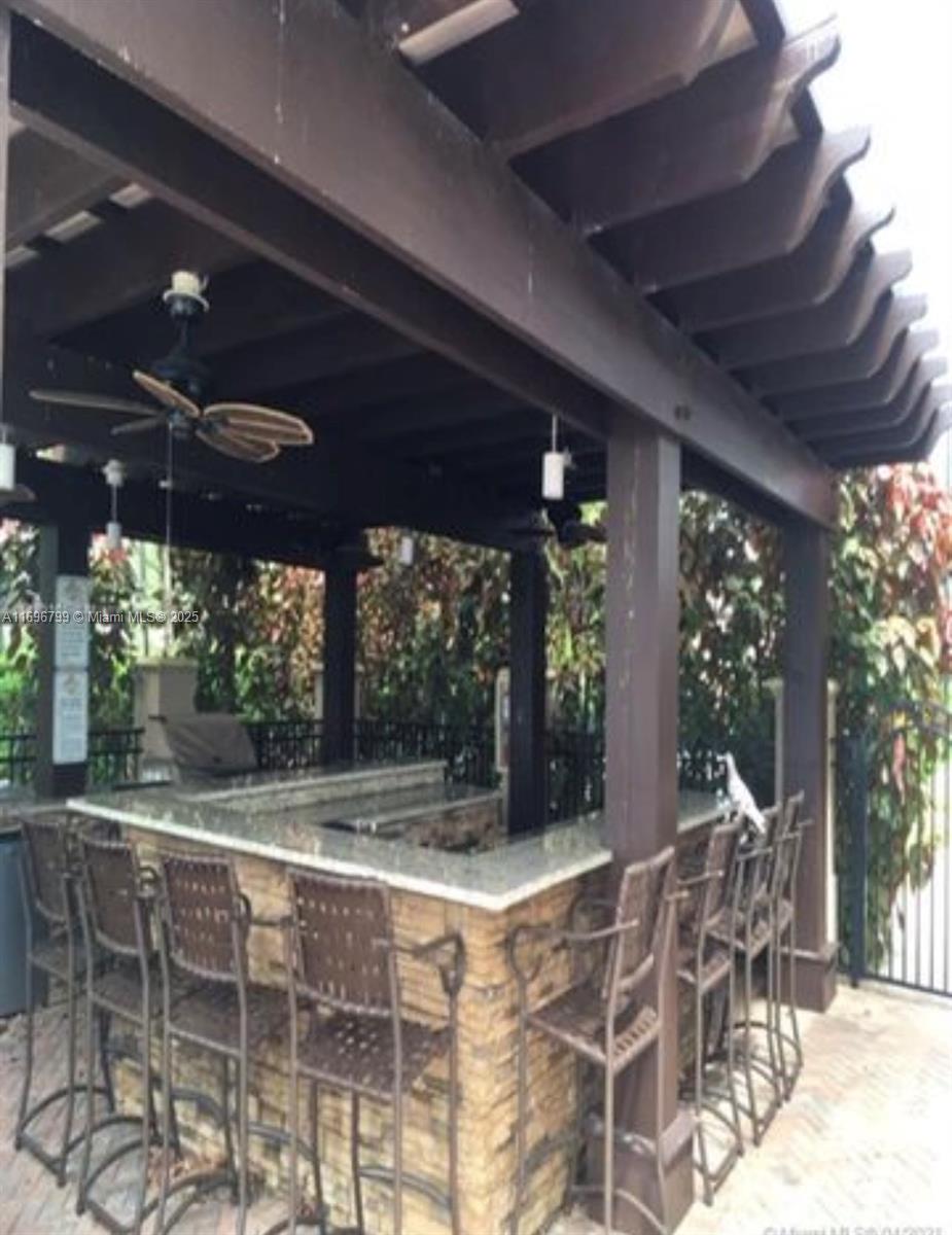 1690 NE 33rd Ave # 6 Unit: 104-6