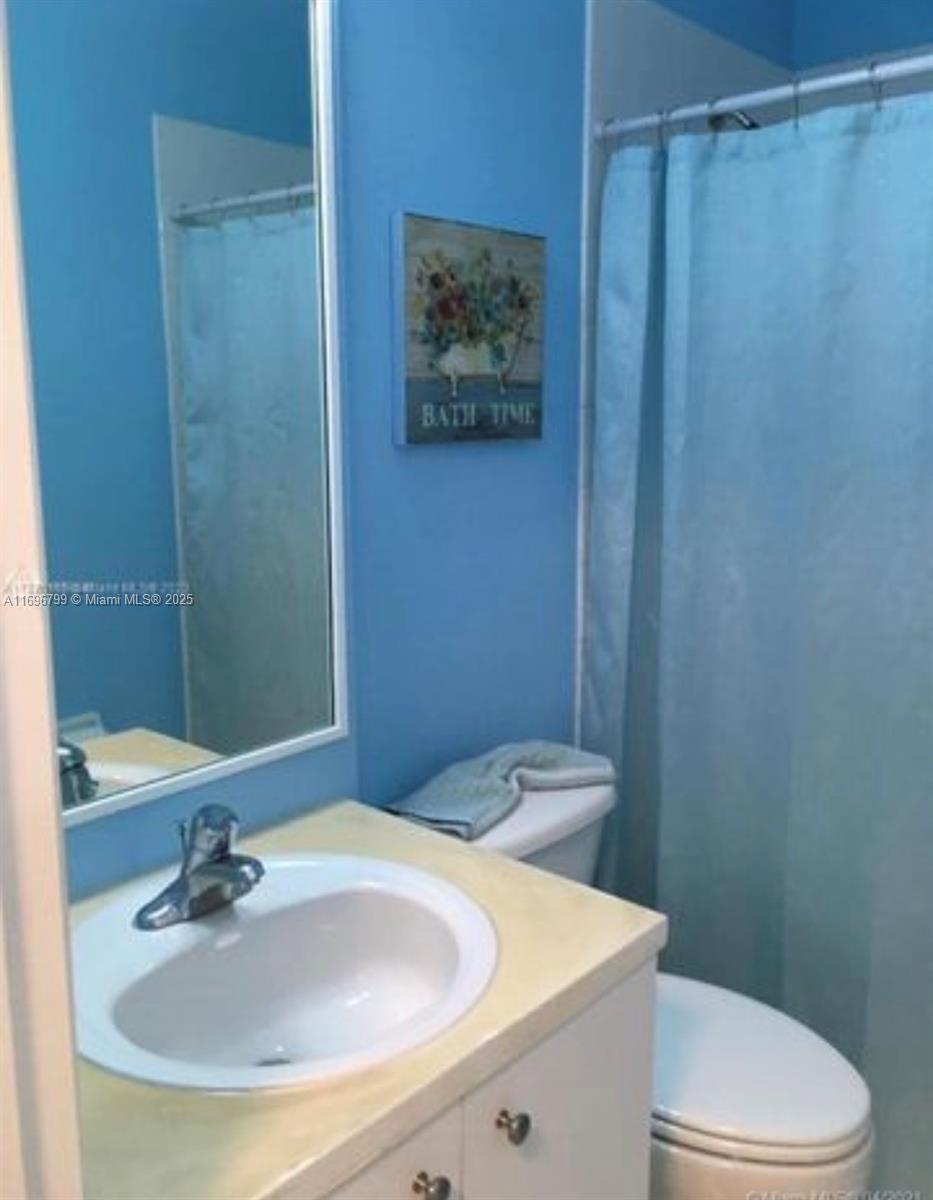 1690 NE 33rd Ave # 6 Unit: 104-6