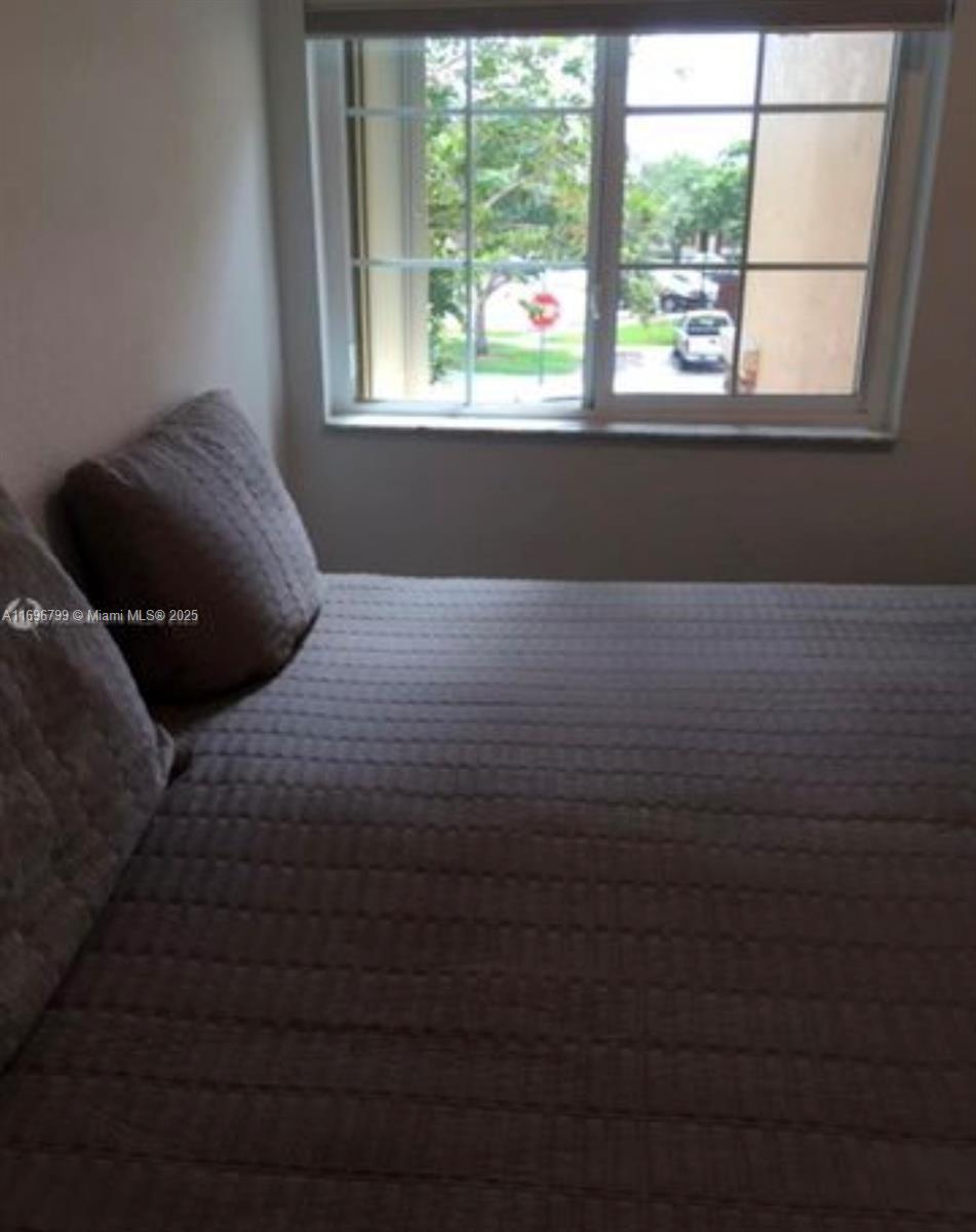 1690 NE 33rd Ave # 6 Unit: 104-6