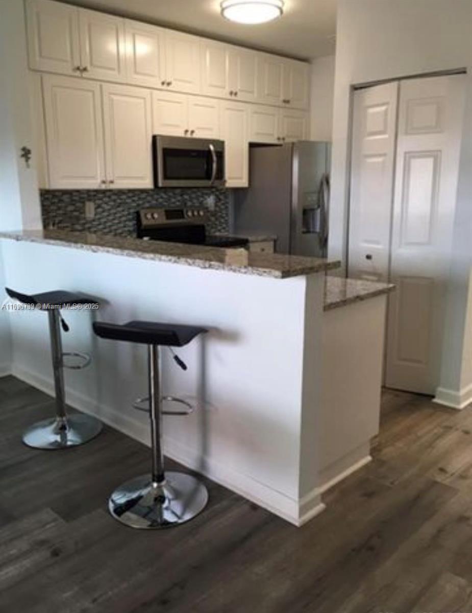 1690 NE 33rd Ave # 6 Unit: 104-6