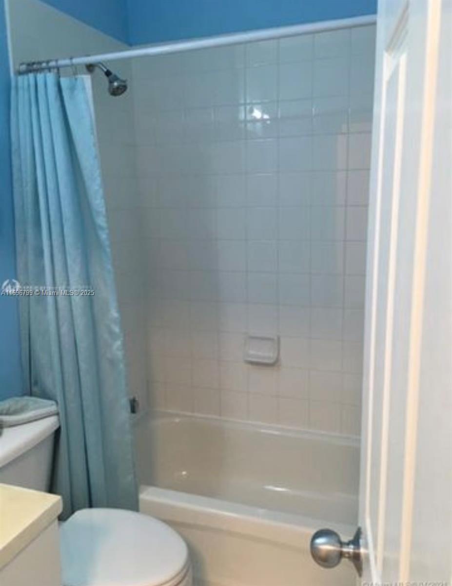 1690 NE 33rd Ave # 6 Unit: 104-6