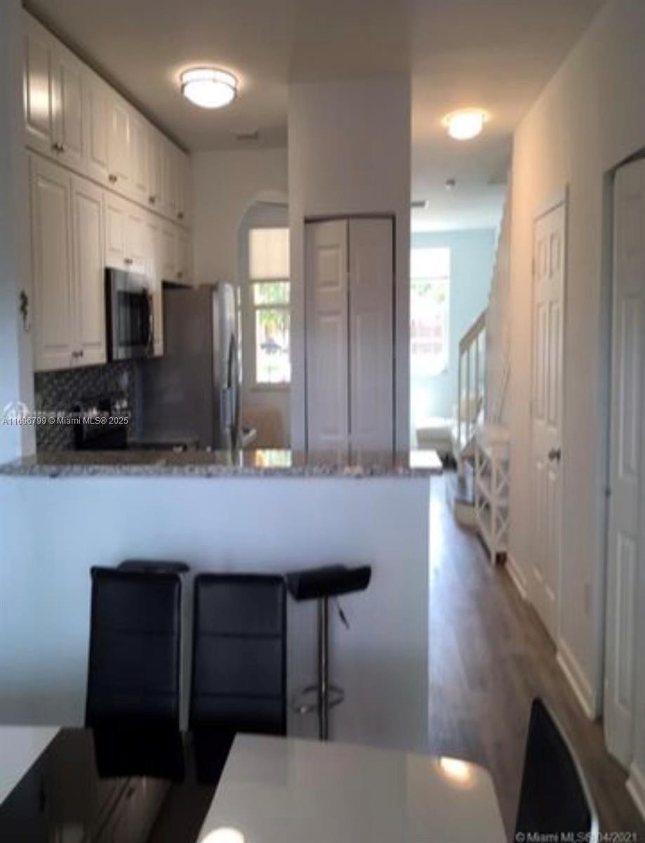 1690 NE 33rd Ave # 6 Unit: 104-6