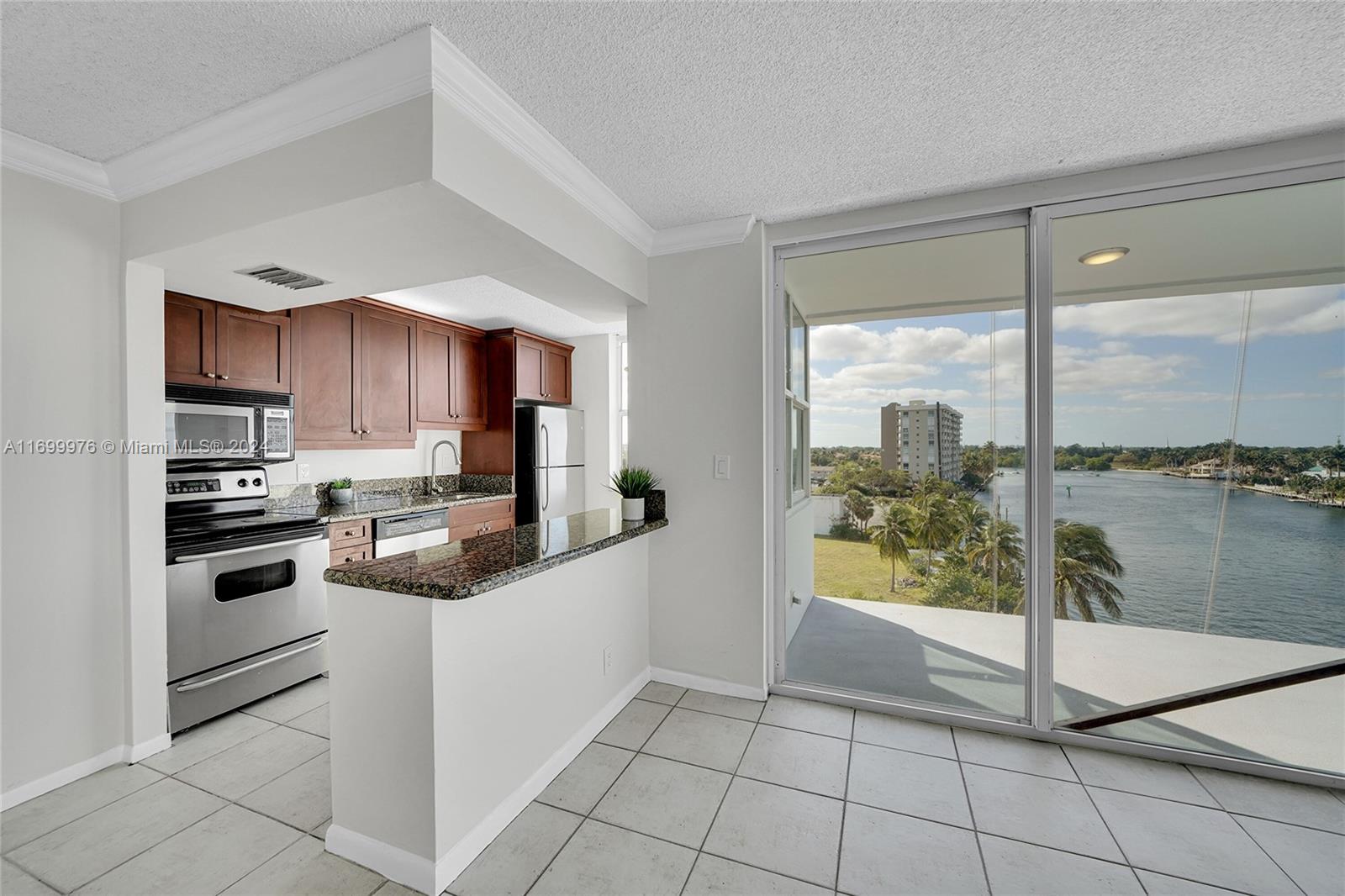 2639 N Riverside Dr # 606