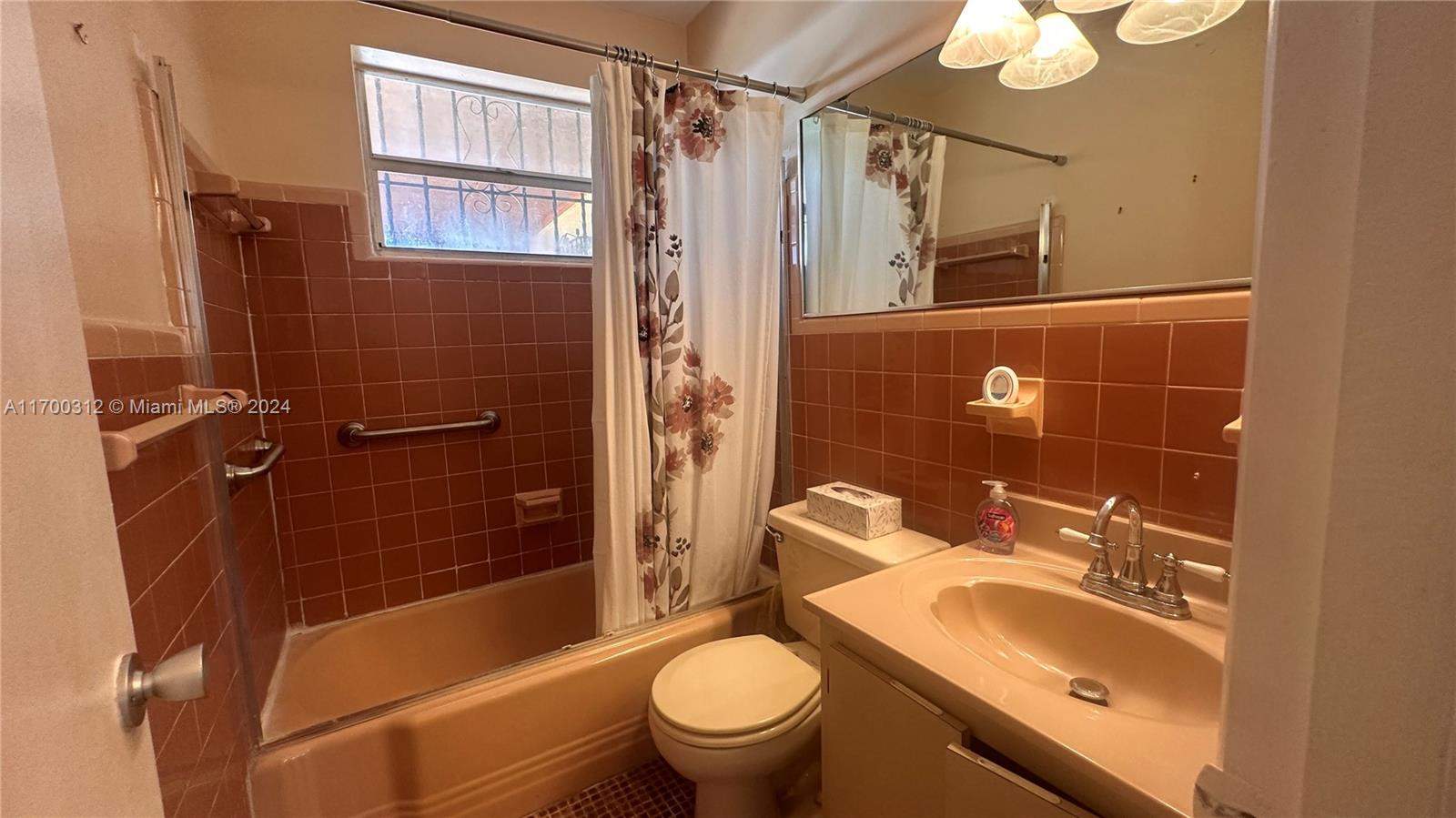 1250 W 35th St