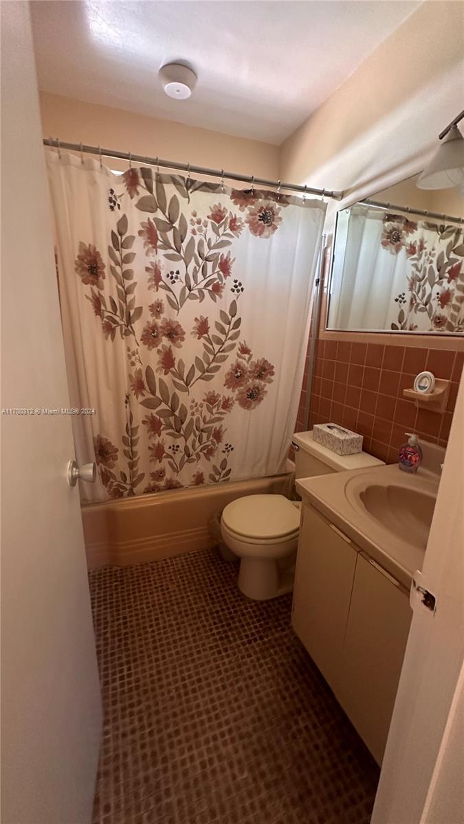 1250 W 35th St