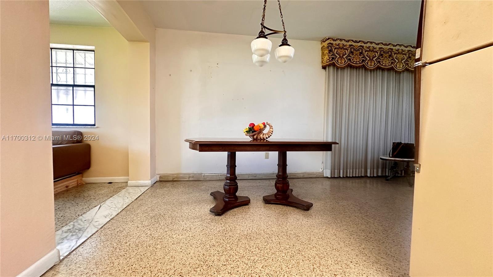 1250 W 35th St