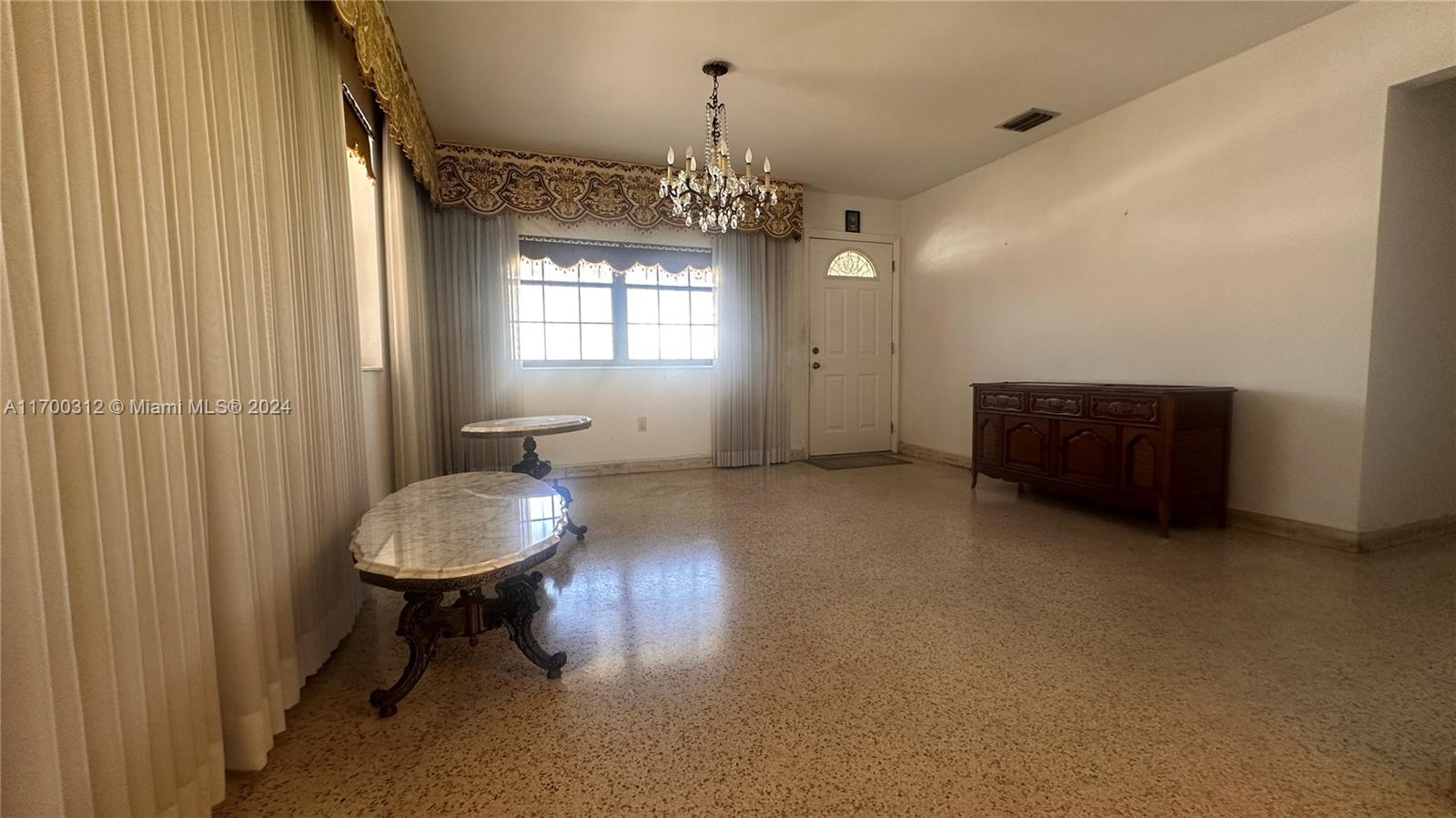 1250 W 35th St