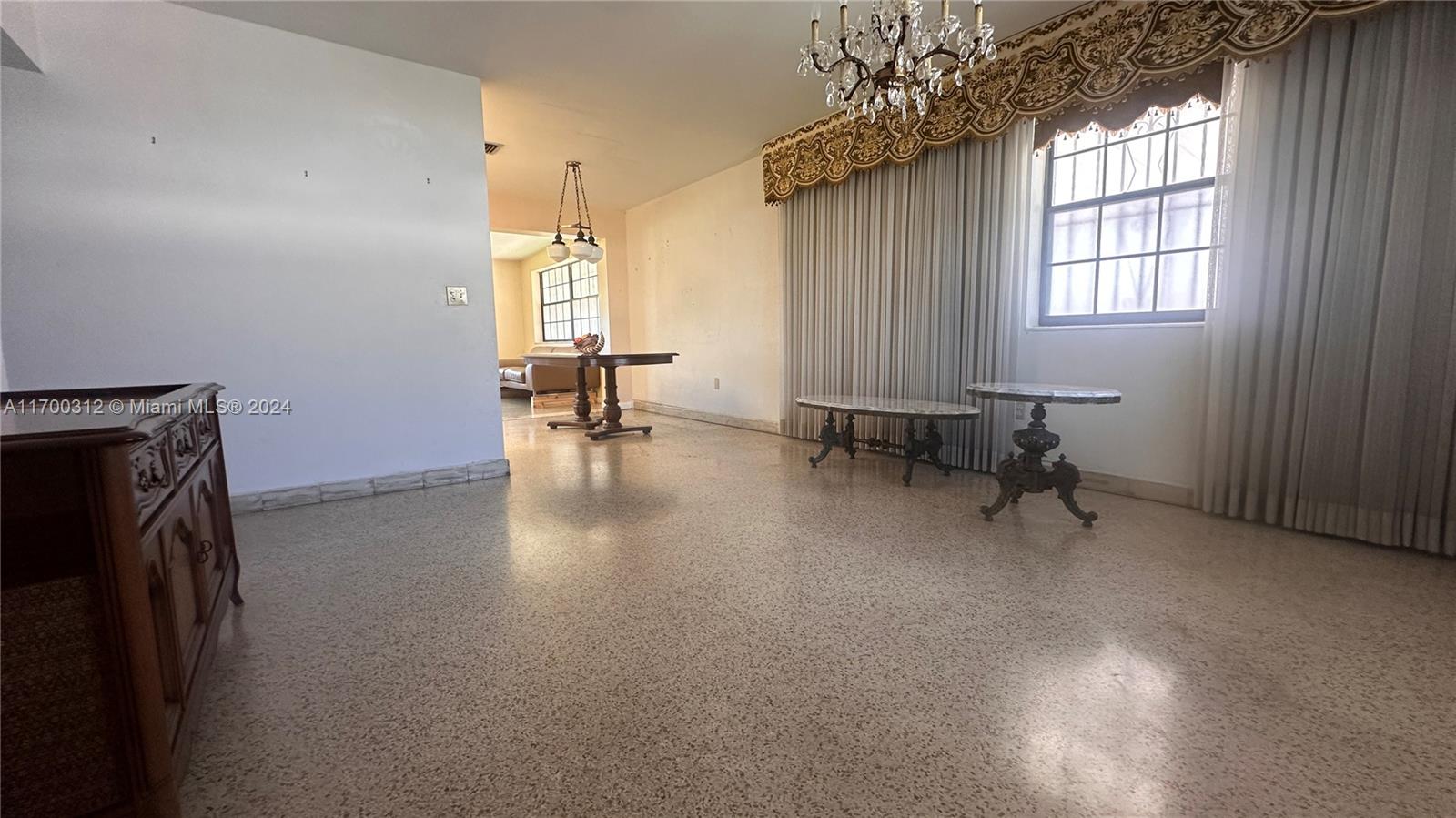 1250 W 35th St