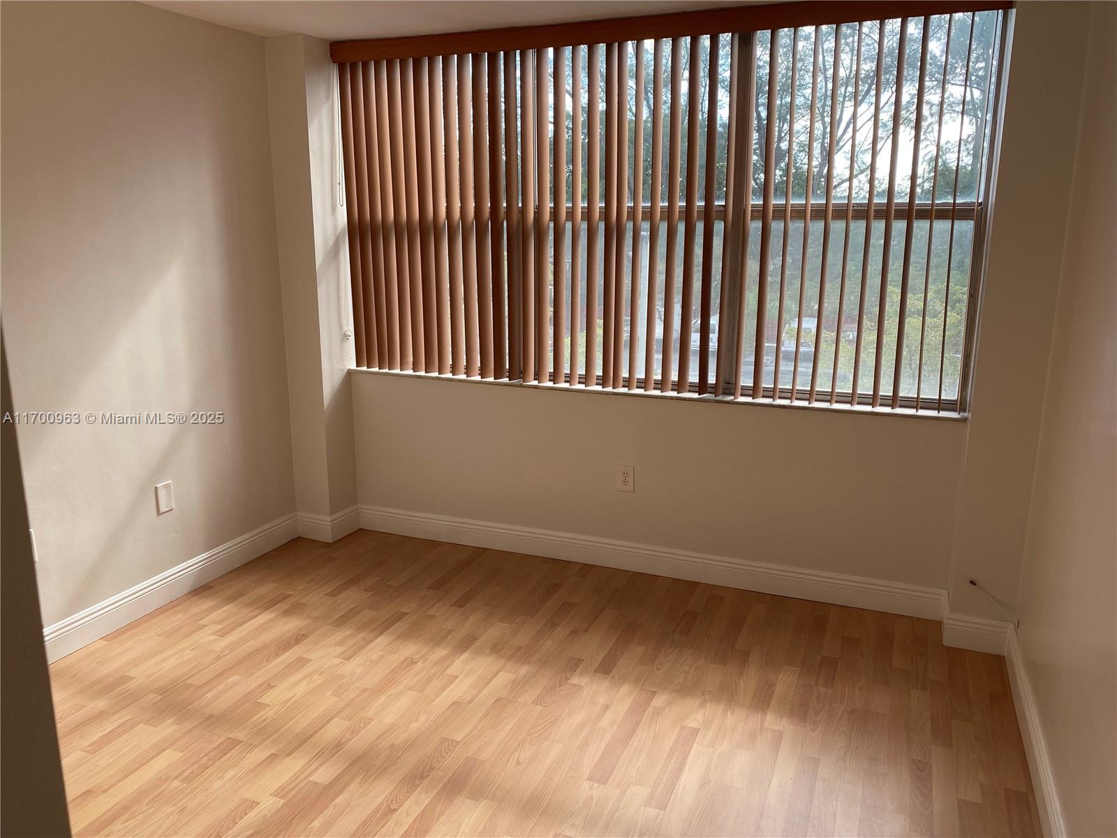 1300 NE Miami Gardens Dr Unit: 307E