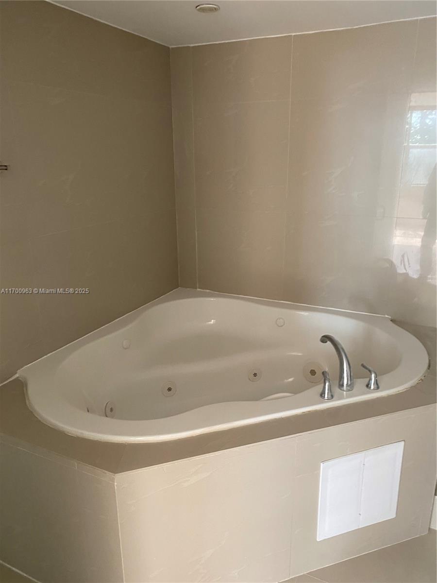1300 NE Miami Gardens Dr Unit: 307E