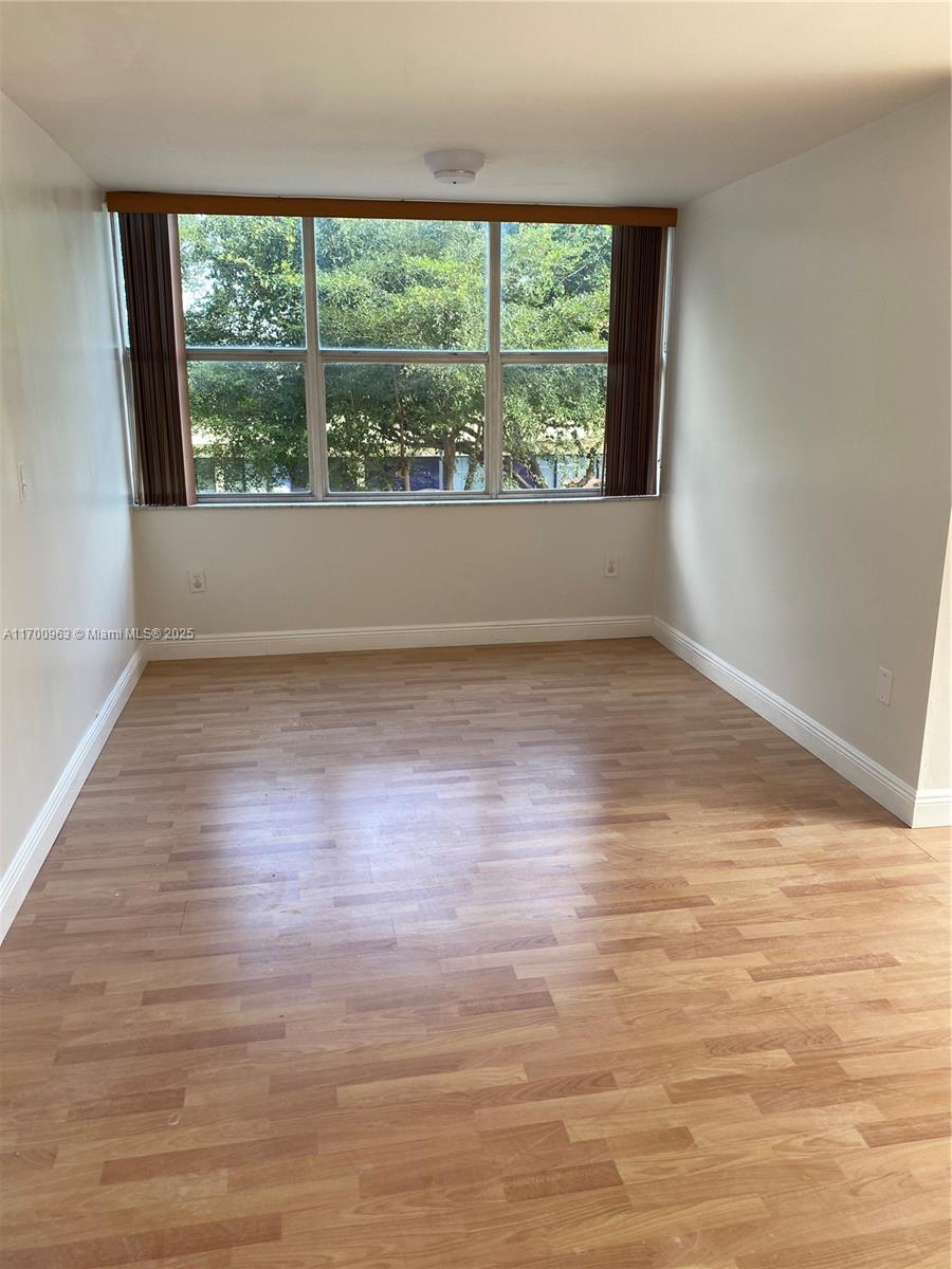 1300 NE Miami Gardens Dr Unit: 307E