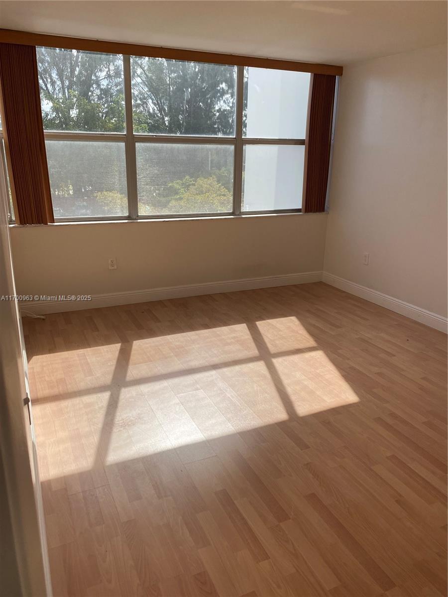 1300 NE Miami Gardens Dr Unit: 307E
