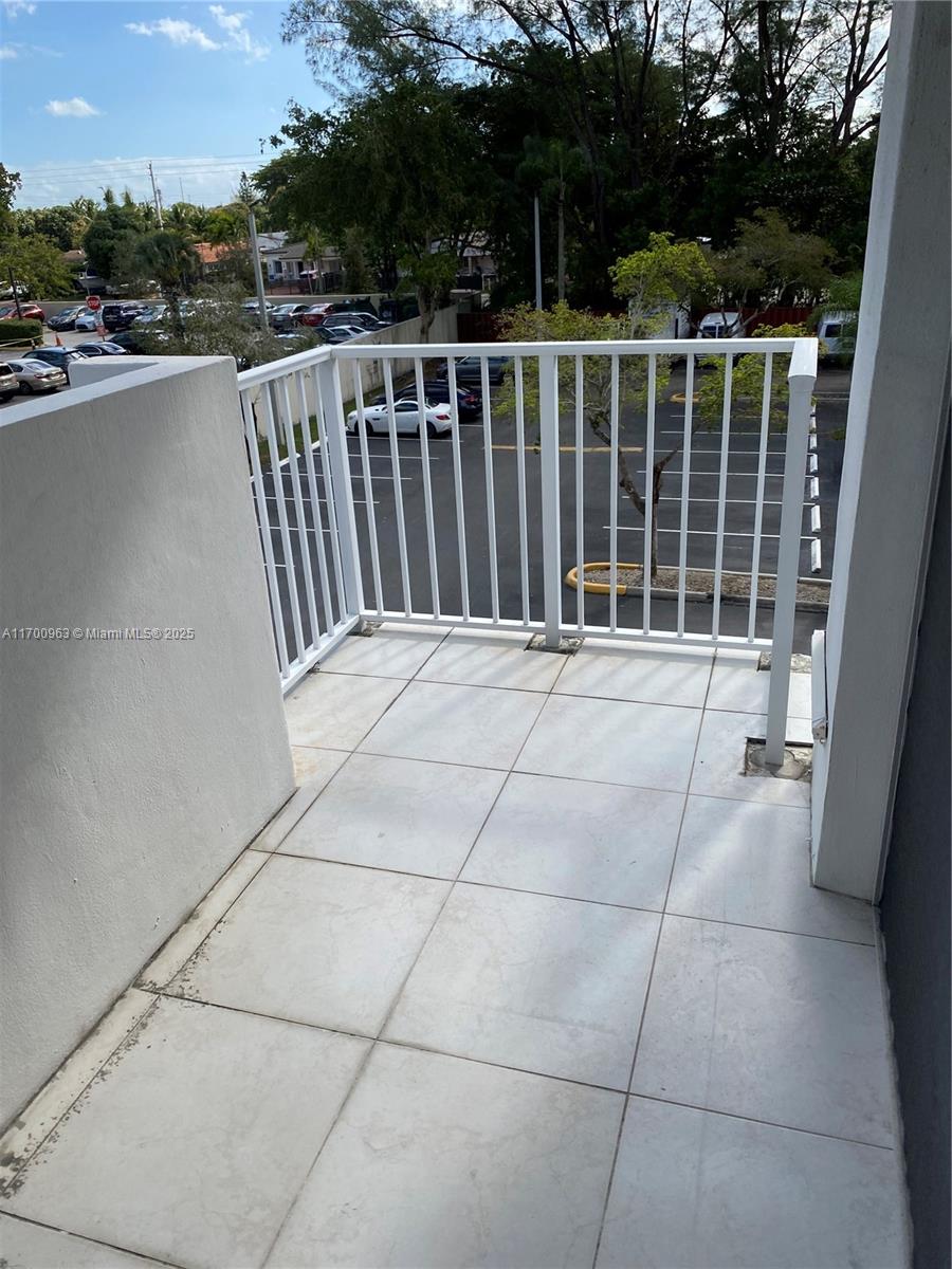 1300 NE Miami Gardens Dr Unit: 307E