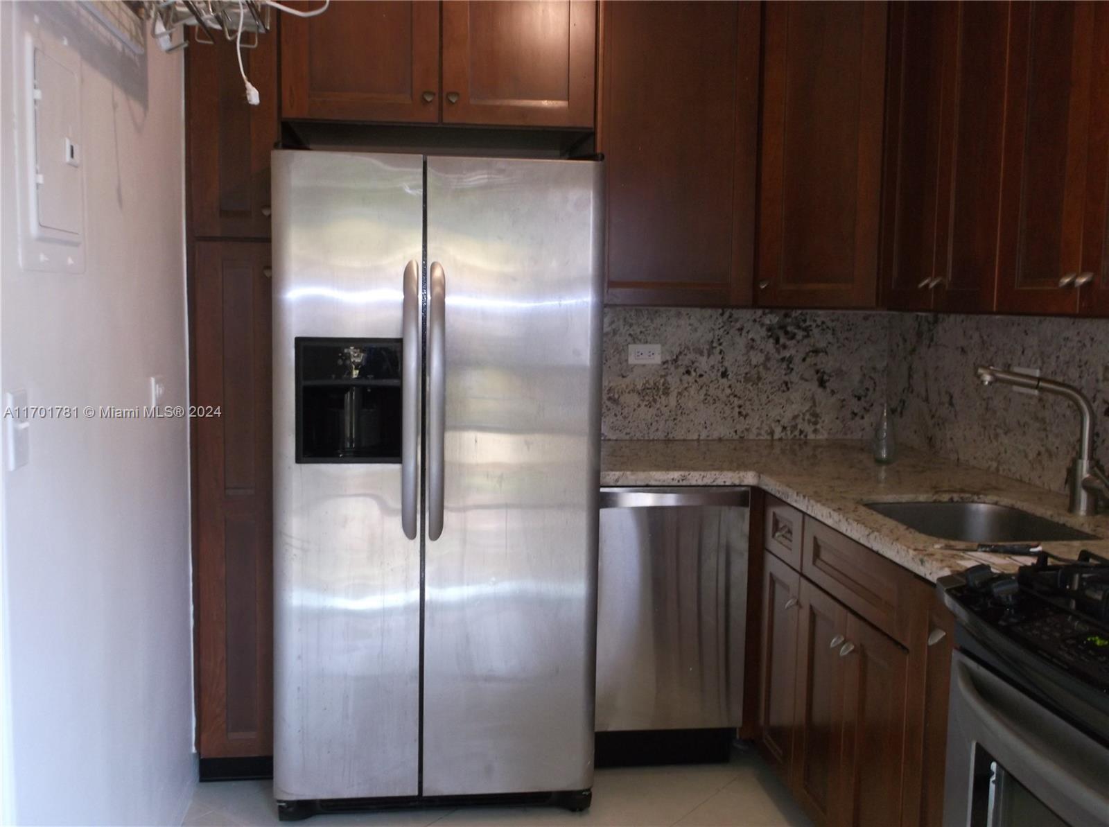 727 NE 16th Ave # 727D