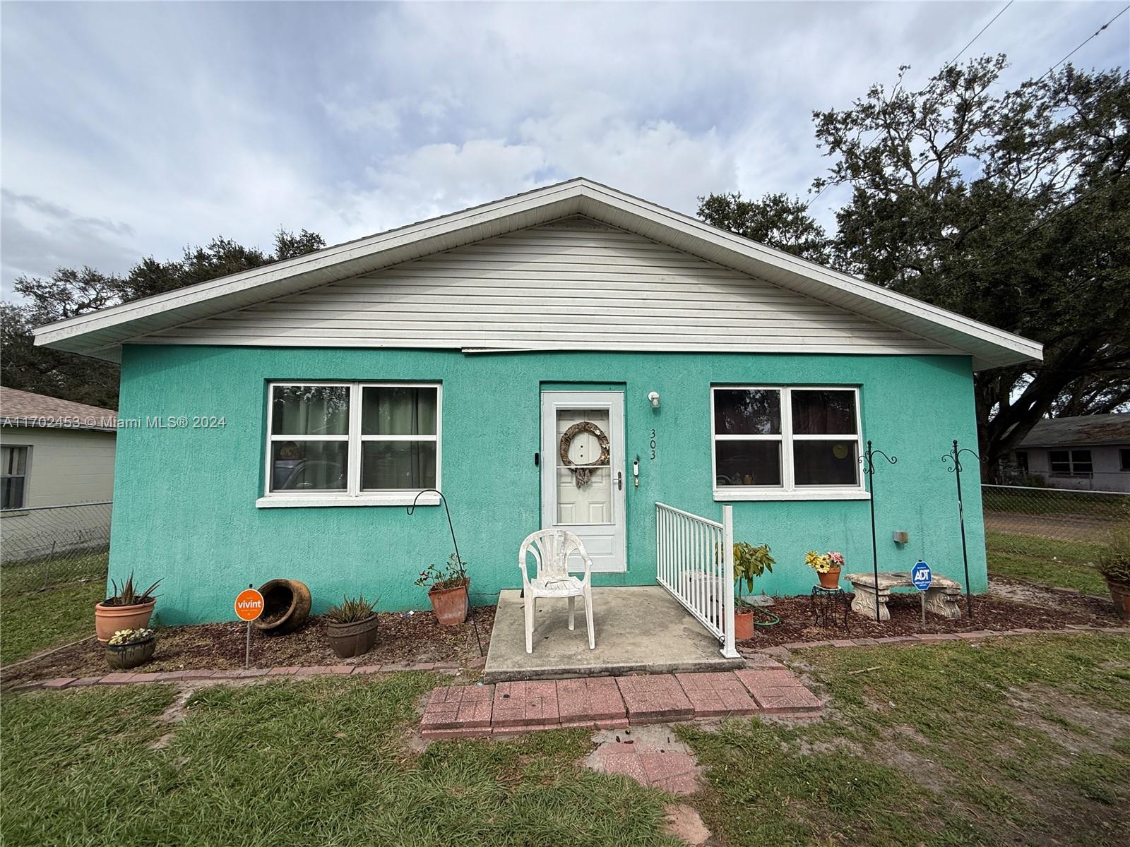 303 W VALENCIA