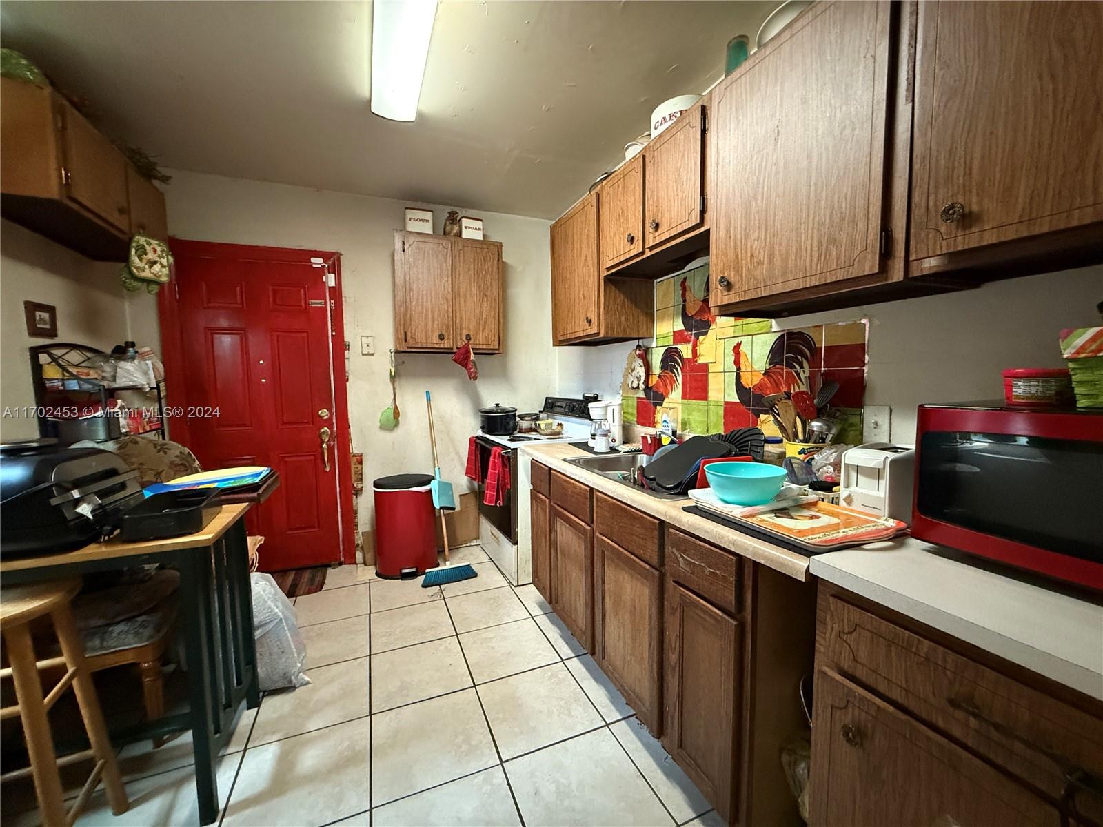 303 W VALENCIA