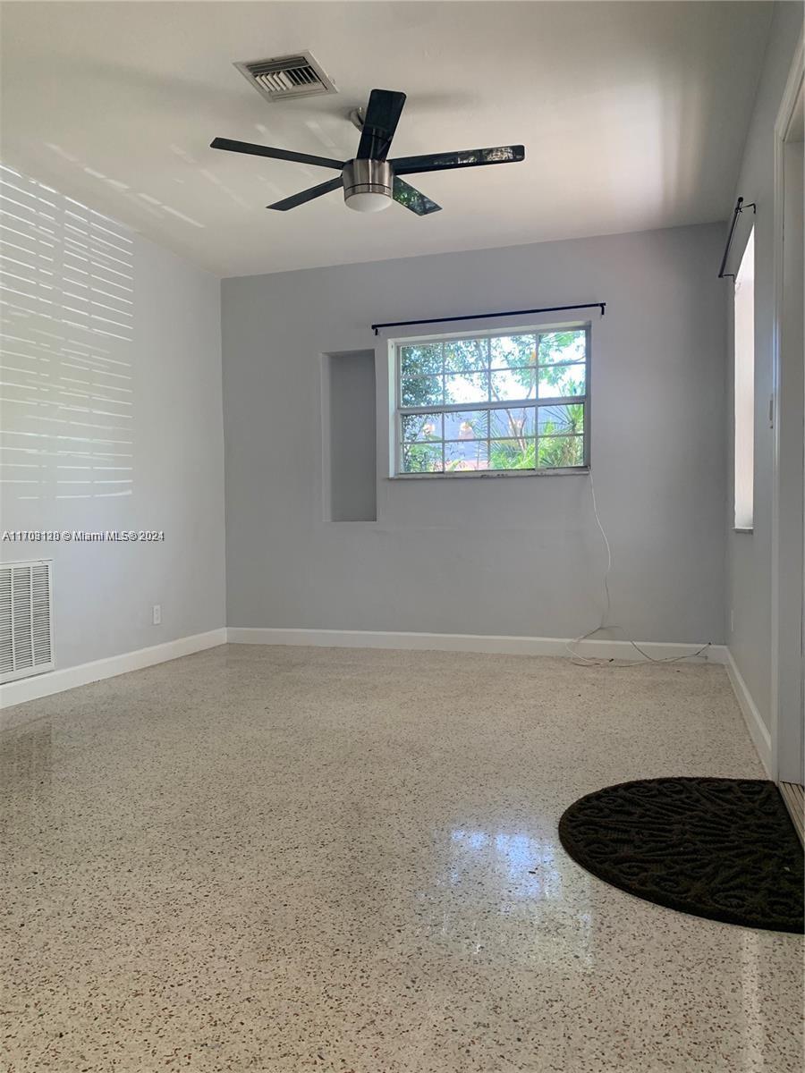 41 SE 13th St Unit: front