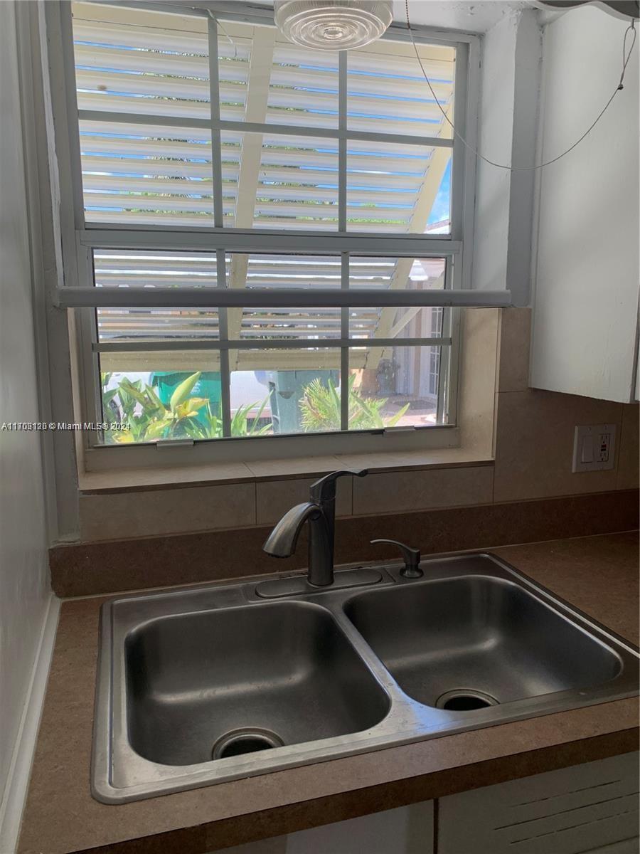 41 SE 13th St Unit: front