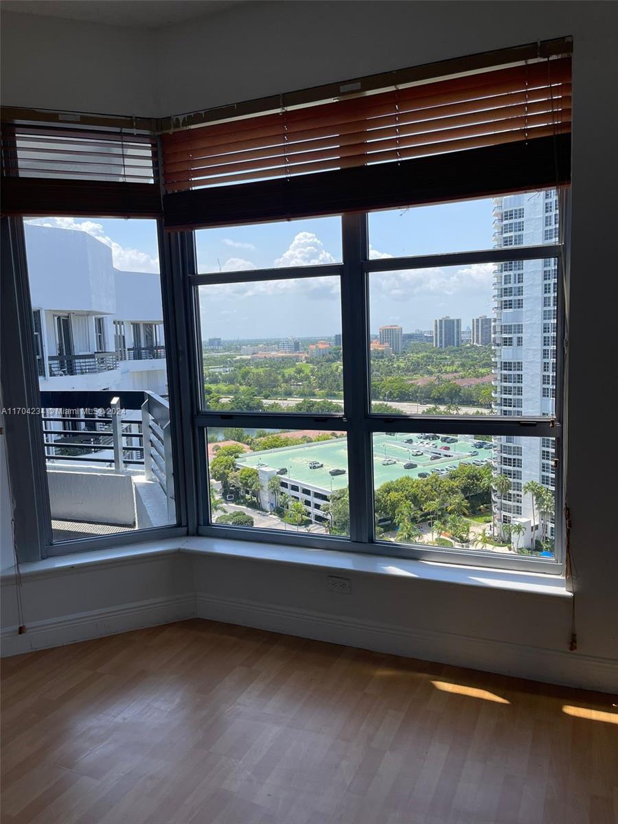 3600 Mystic Pointe Dr # 1910