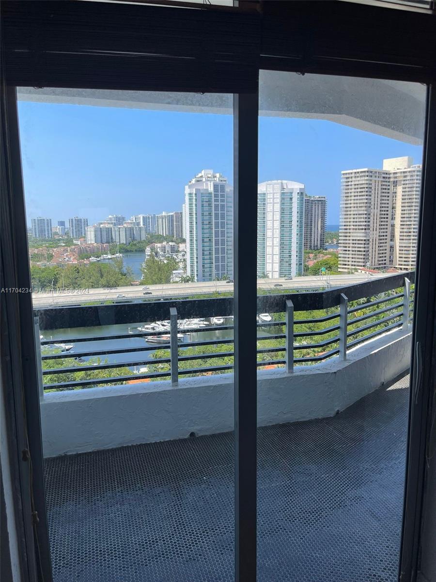 3600 Mystic Pointe Dr # 1910