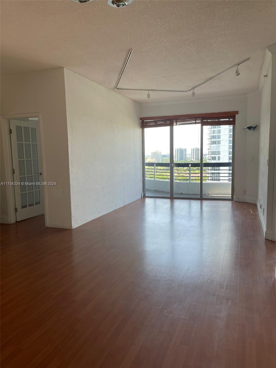 3600 Mystic Pointe Dr # 1910