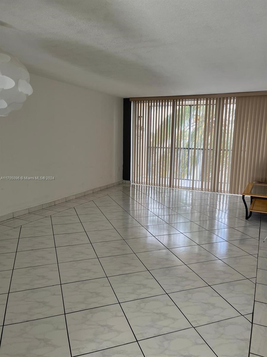 1075 NE Miami Gardens Dr Unit: 205