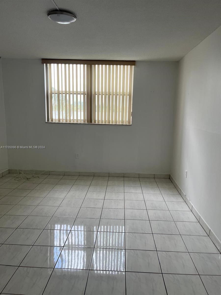 1075 NE Miami Gardens Dr Unit: 205