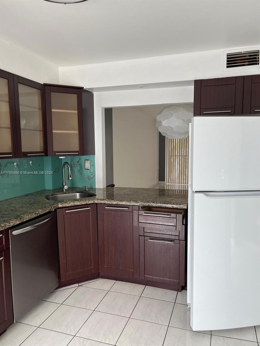 1075 NE Miami Gardens Dr Unit: 205