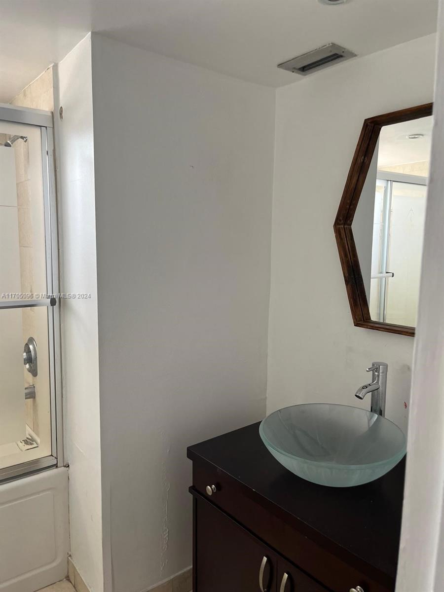 1075 NE Miami Gardens Dr Unit: 205