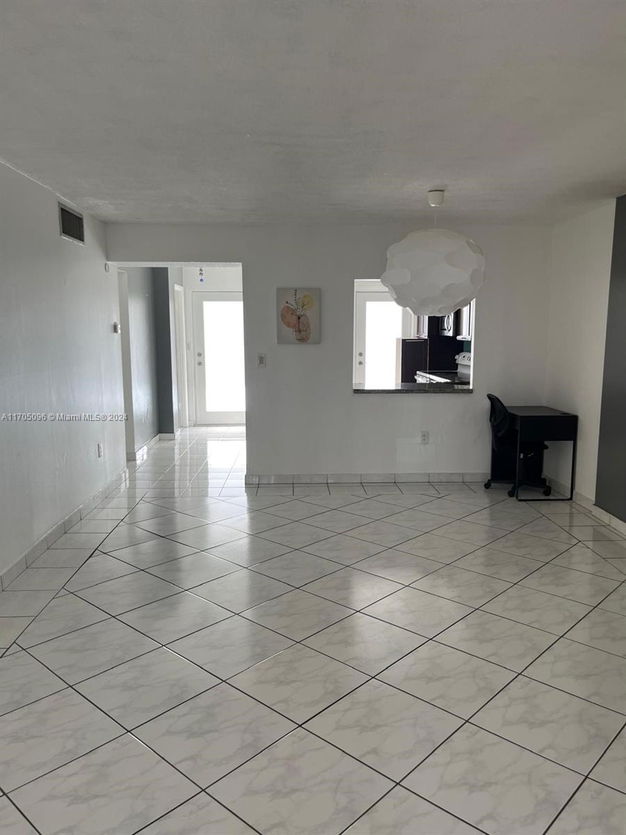 1075 NE Miami Gardens Dr Unit: 205