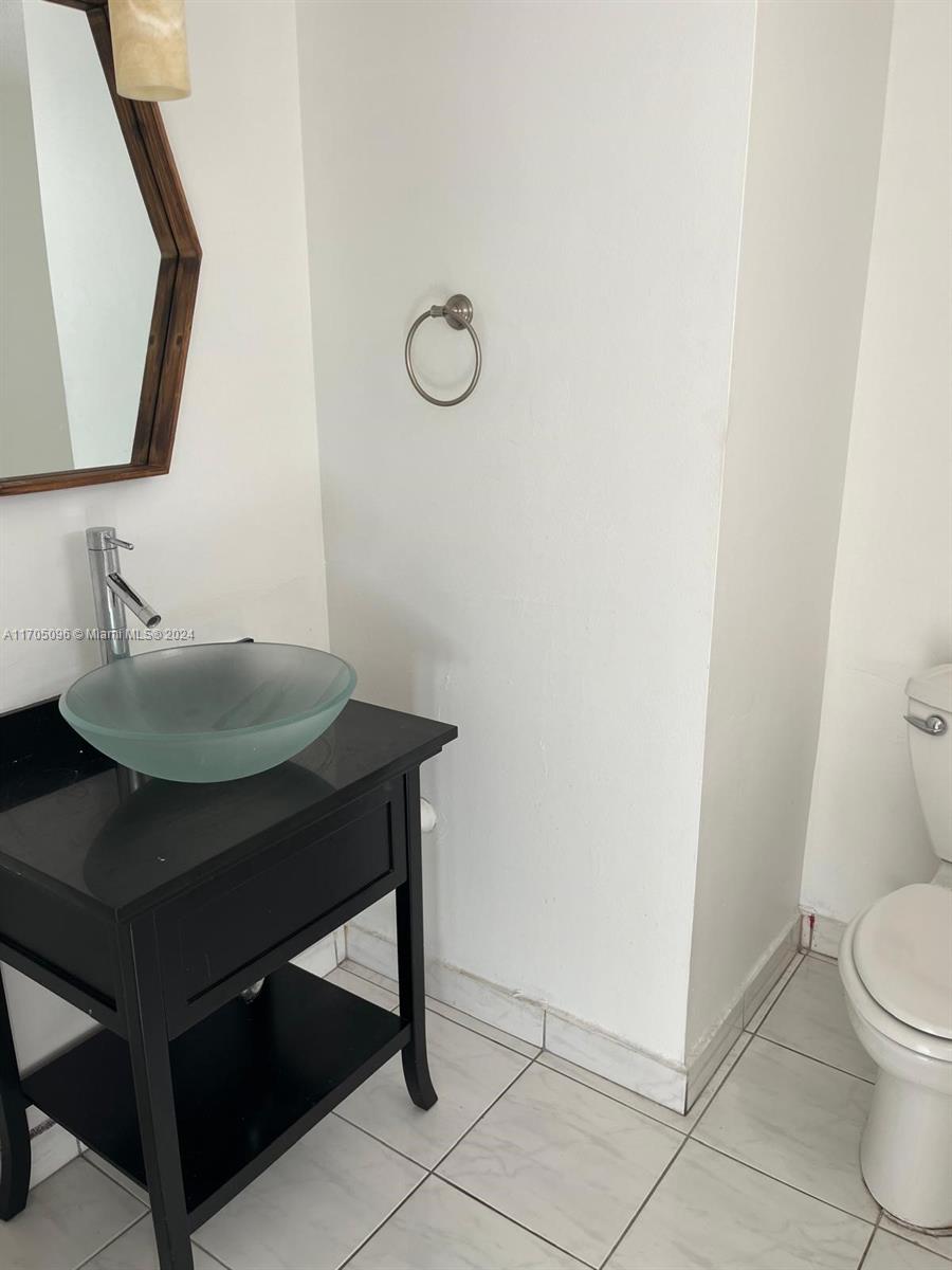 1075 NE Miami Gardens Dr Unit: 205