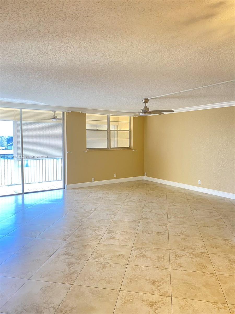 3100 W Rolling Hills Cir # 407