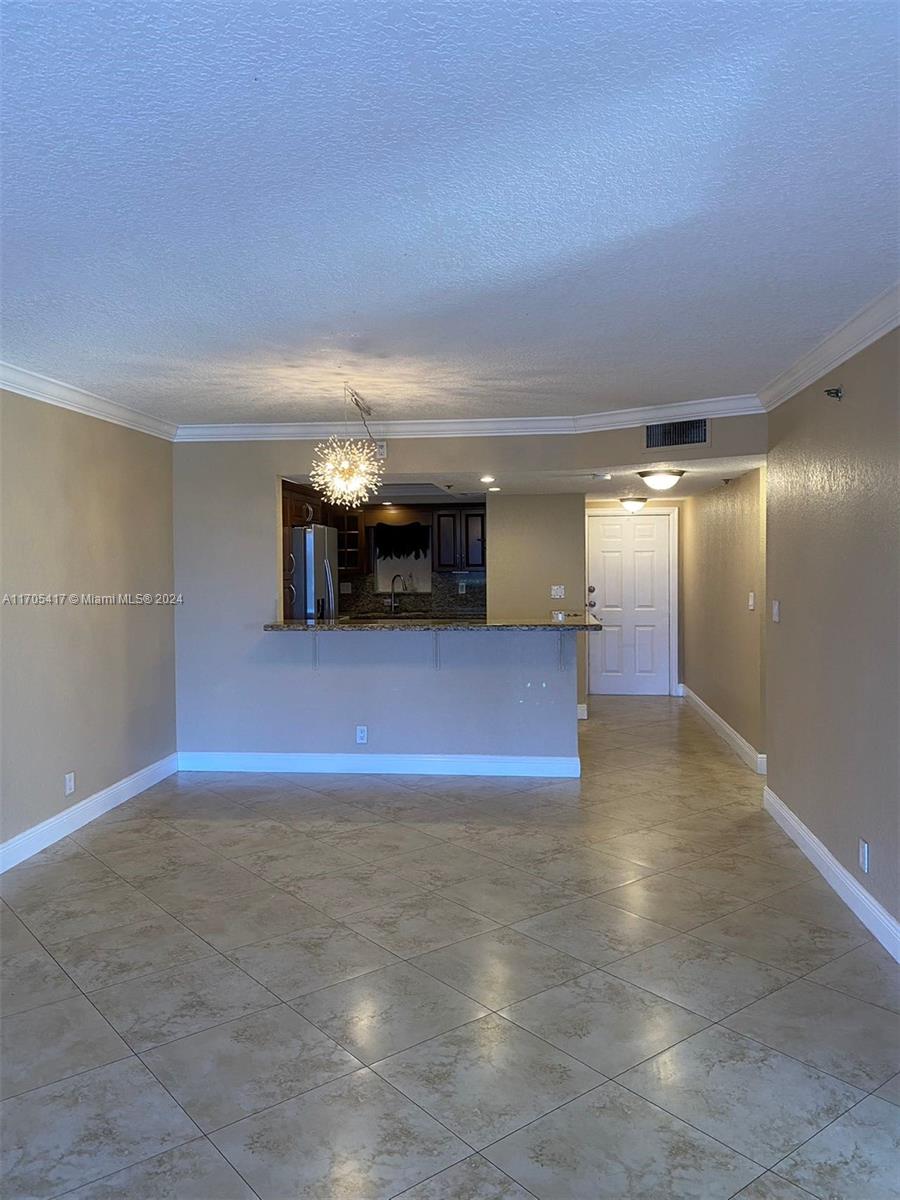 3100 W Rolling Hills Cir # 407