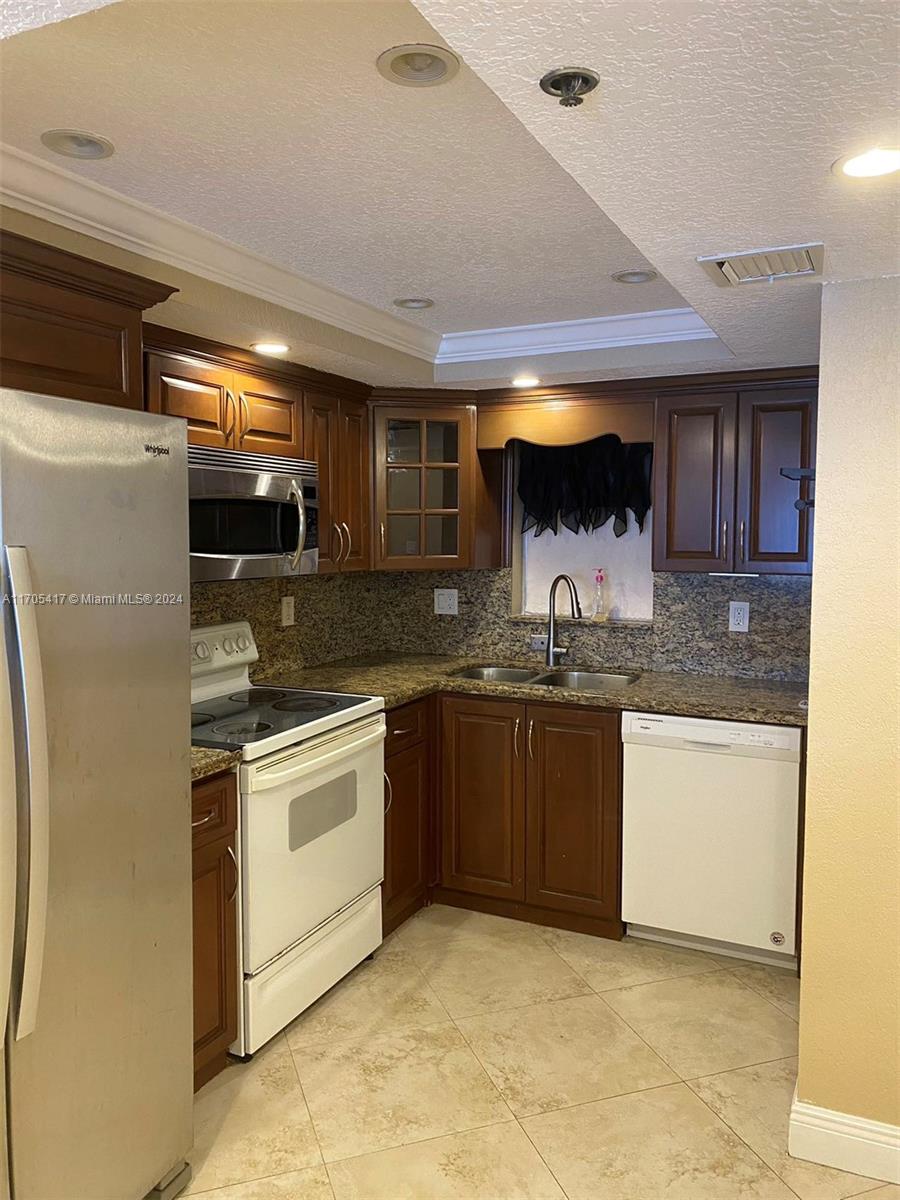 3100 W Rolling Hills Cir # 407