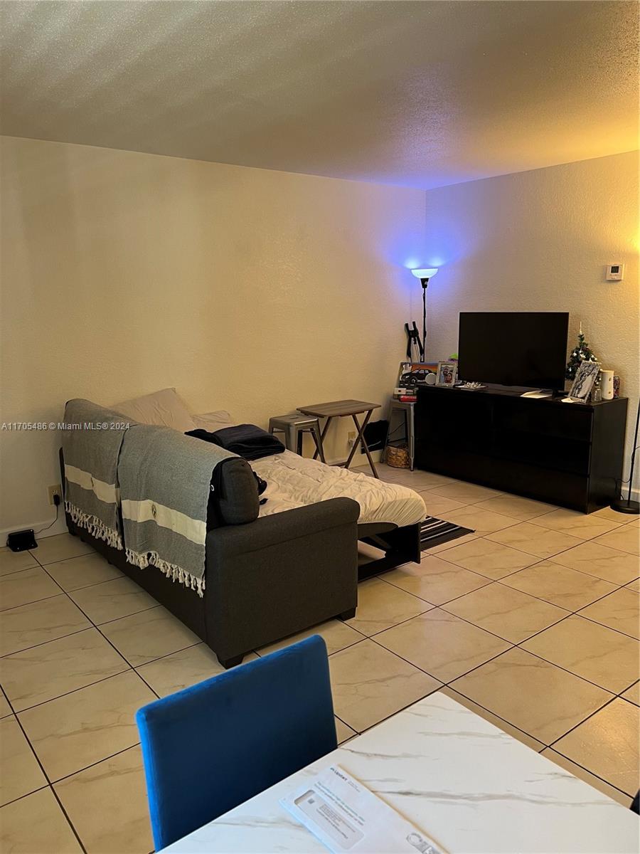 2607 NE 8th Ave # 22