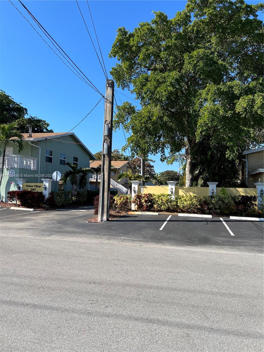 2607 NE 8th Ave # 22