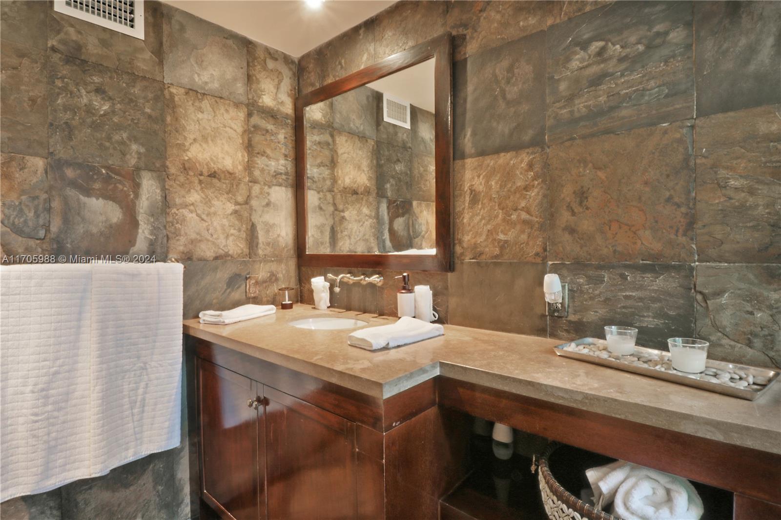 14 W San Marino Dr