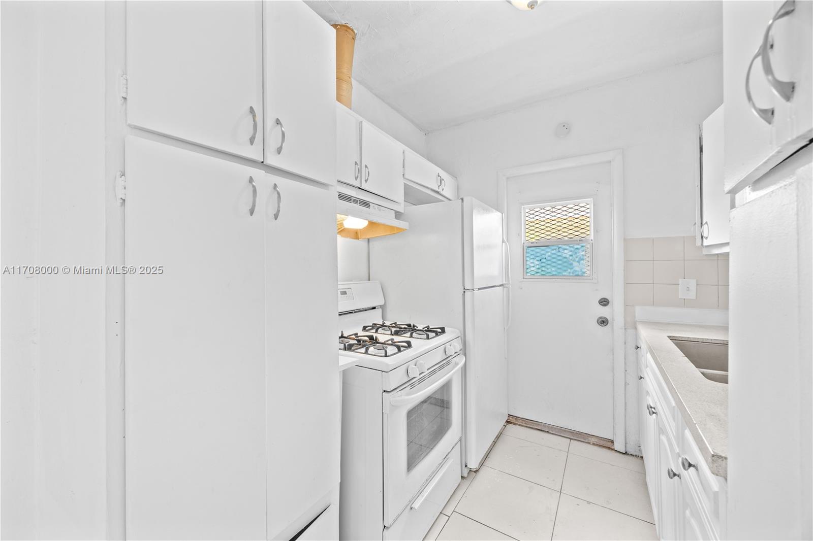 2072 NE 169th St # 2