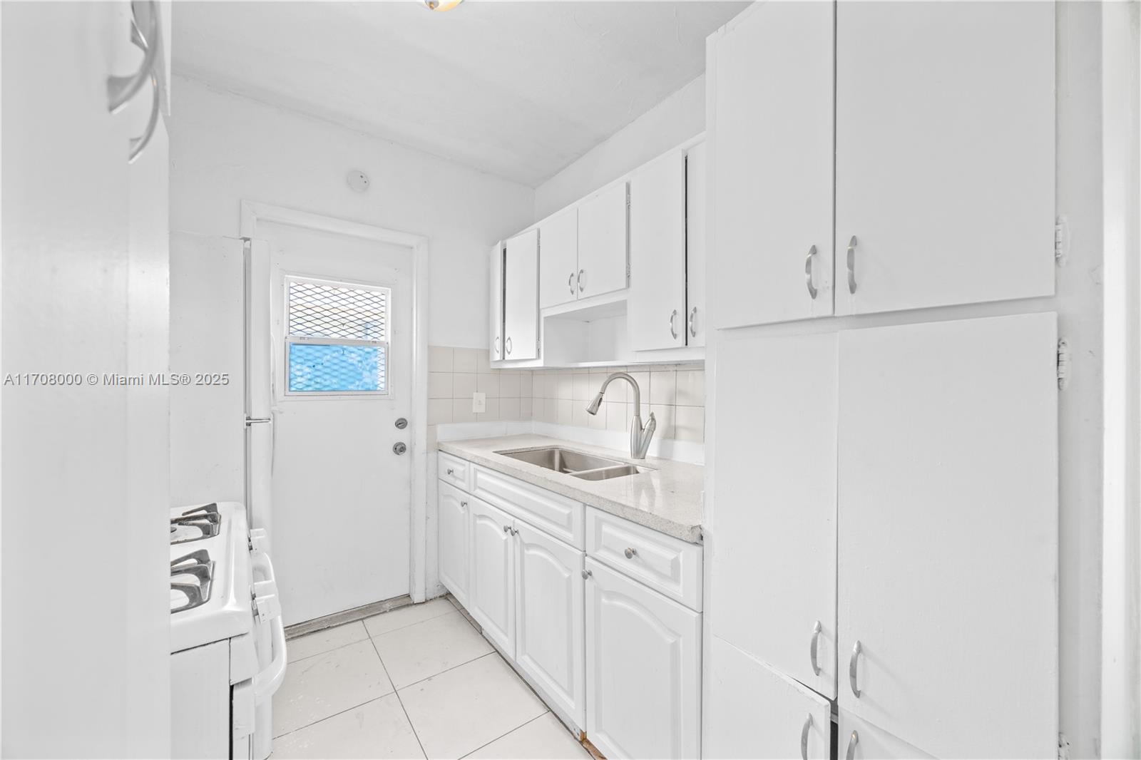 2072 NE 169th St # 2