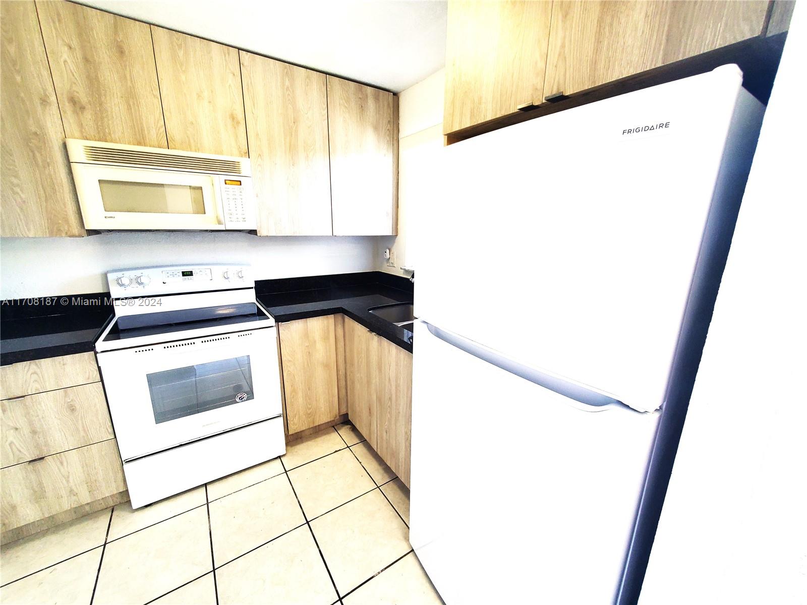 8110 Sunrise Lakes Blvd Unit: 205